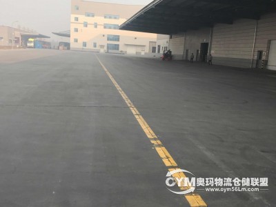 庫房外