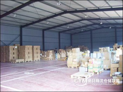 路寬10米以上，可承重200噸，20米長以內重型車輛通過。倉庫配套有辦公平房出租，通水通電通網，附帶停車場，適宜辦公、生活。