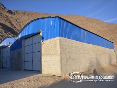 路寬10米以上，可承重200噸，20米長以內重型車輛通過。倉庫配套有辦公平房出租，通水通電通網，附帶停車場，適宜辦公、生活。