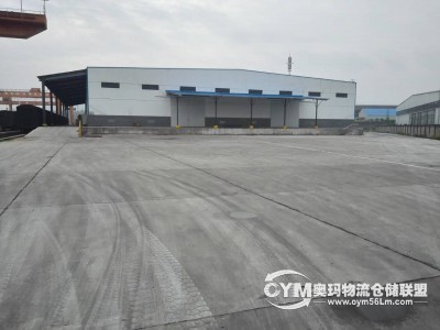 庫區緊臨襄陽東站,周邊有內燃機車廠,內部食宿俱全.