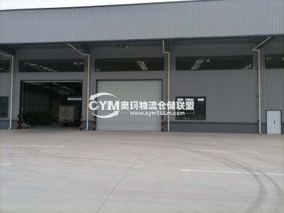 其中一個平庫，沒有貨臺，直接裝卸貨物，整個園區10萬平米