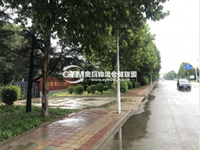 門口大馬路邊