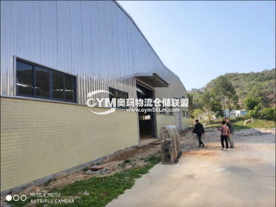 配有幾百平方停車場，一棟2層住宿樓，可做辦公和住宿