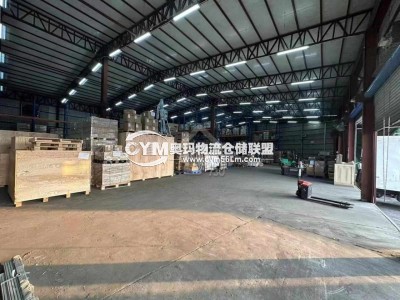 庫內環境，出入門口夠柜車出入，雙車道